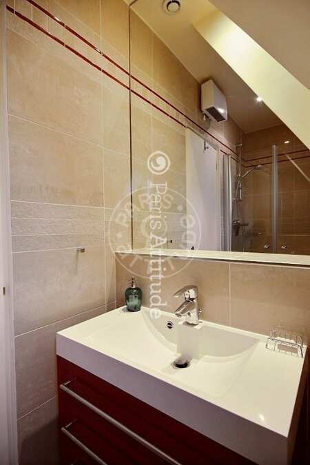 Salle de bain Appartement meublé - 63m² - 1 chambre - Jasmin / Mozart - Paris