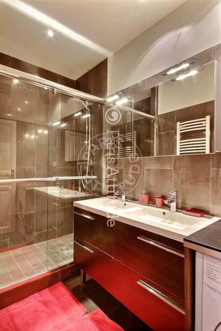 Bathroom Furnished apartment - 55m²  - 2 bedrooms - Victor Hugo - Paris