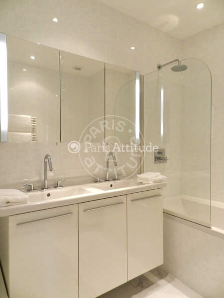 Salle de bain Appartement meublé - 147m²  - 4 chambres - Jardin du Luxembourg - Paris