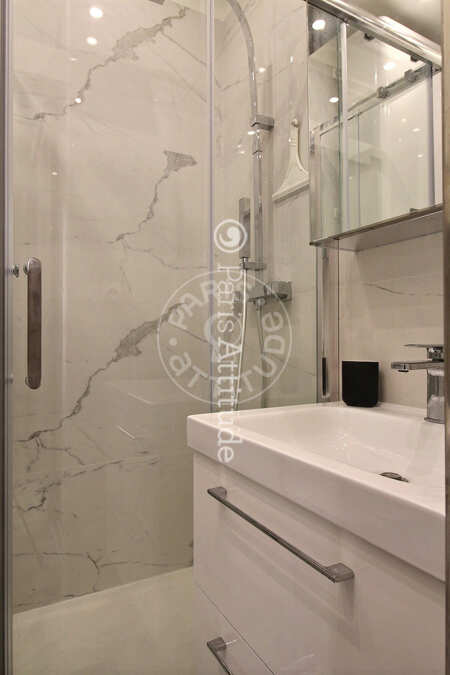 Bathroom Furnished apartment - 27m²  - 1 bedroom - Guy Môquet - Paris