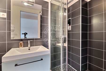 Salle de bain Duplex meublé - 35m²  - 1 chambre - Ecole Militaire / Unesco / Duroc - Paris