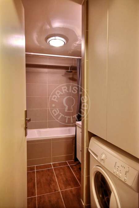 Bathroom Furnished apartment - 33m²  - 1 bedroom - Arts et Métiers - Paris