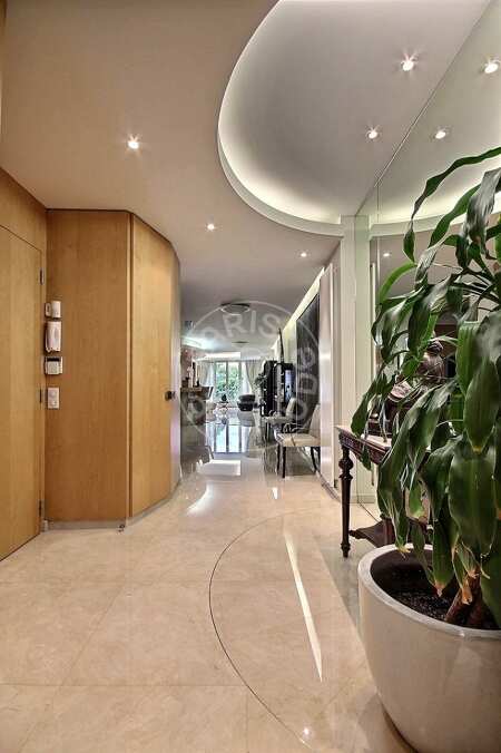 Entrée Appartement meublé - 200m²  - 3 chambres - Parc Monceau - Paris