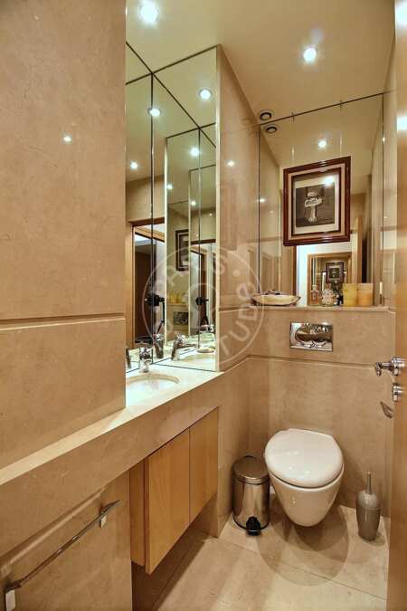 Toilettes Appartement meublé - 200m²  - 3 chambres - Parc Monceau - Paris
