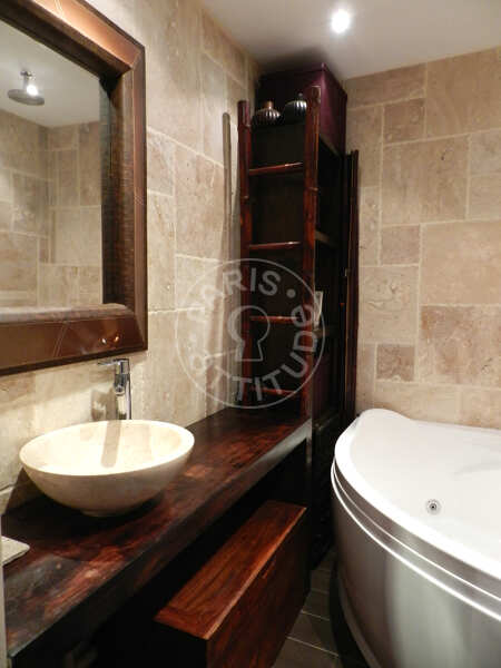 Salle de bain Studio meublé - 33m²  - Arc de Triomphe - Paris