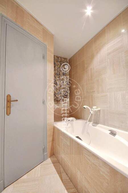 Salle de bain Appartement meublé - 220m²  - 3 chambres - Rue de la Pompe - Paris