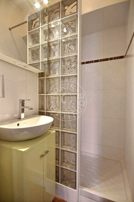 Baño Piso amueblado - 32m²  - 1 dormitorio - Alma-Marceau - París