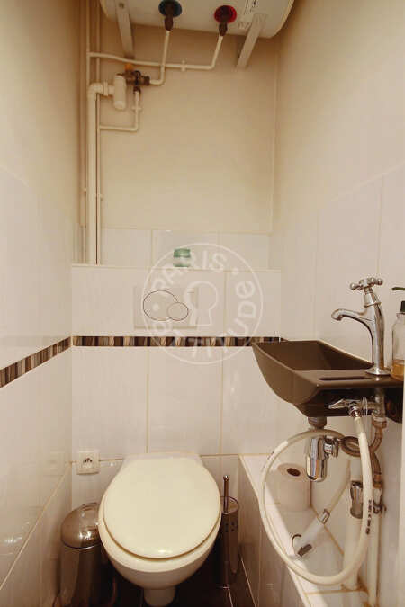 Inodoro Piso amueblado - 32m²  - 1 dormitorio - Alma-Marceau - París