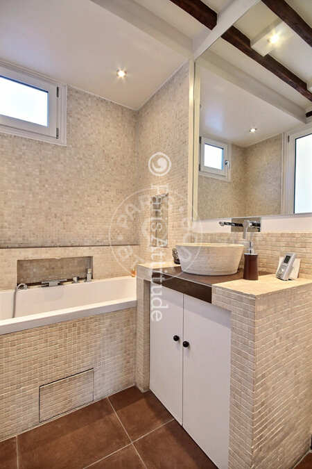 Salle de bain Studio meublé - 22m² - Ile Saint-Louis - Paris