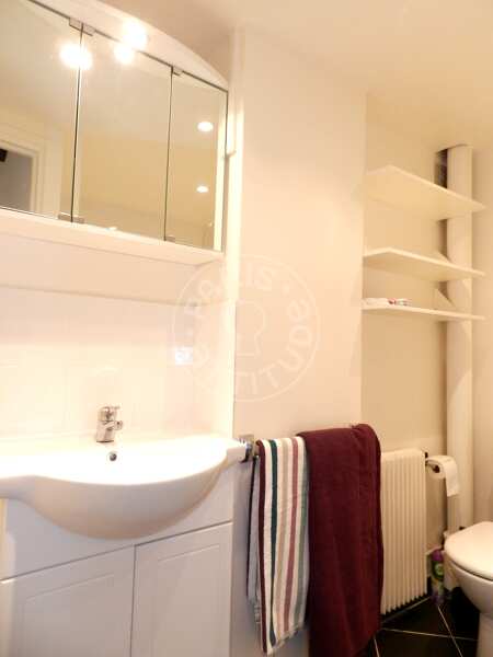 Salle de bain Appartement meublé - 30m²  - 1 chambre - Ecole Militaire / Unesco / Duroc - Paris