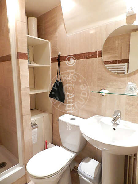 Salle de bain Studio meublé - 17m²  - Grands Magasins / La Fayette - Paris