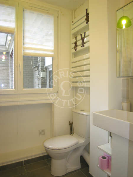 Bathroom Furnished apartment - 37m²  - 1 bedroom - Canal Saint-Martin - Paris