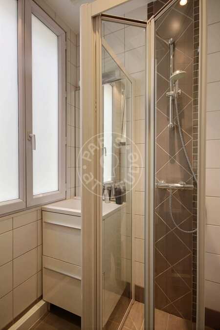 Baño Estudio con alcoba amueblado - 24m²  - Oberkampf - París