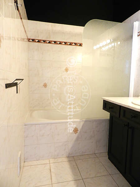 Casa de banho Quitinete mobilado - 34m²  - Mirabeau - Paris