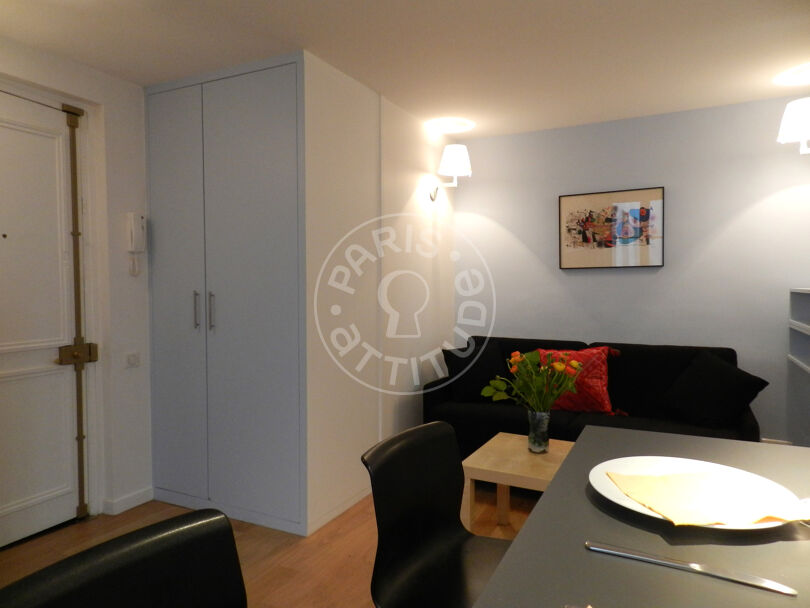 Quitinete mobiliado - Paris 75008 - 8240