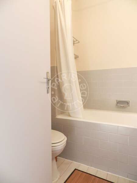 Salle de bain Appartement meublé - 40m²  - 1 chambre - Canal Saint-Martin - Paris