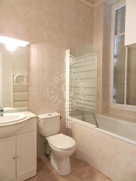 Salle de bain Studio meublé - 27m²  - Pereire - Paris