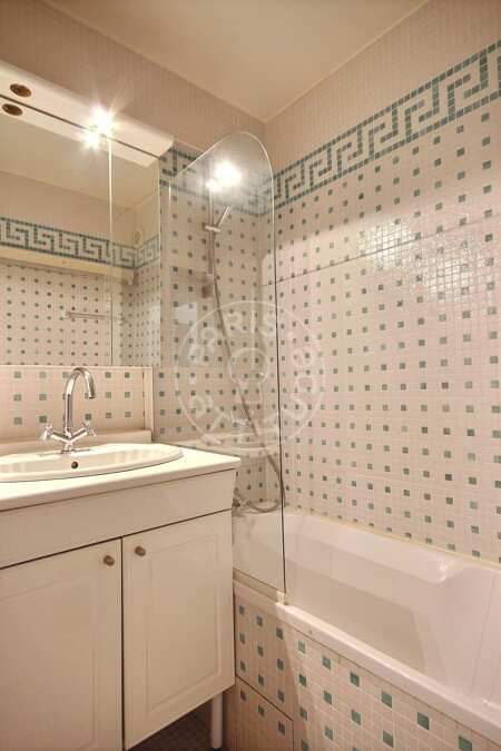 Bathroom Furnished apartment - 80m²  - 2 bedrooms - Convention - Paris