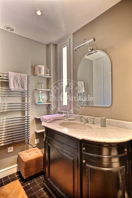 Salle de bain Appartement meublé - 70m² - 2 chambres - Invalides - Paris
