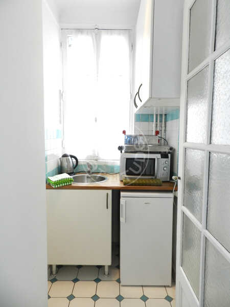 Cuisine Studio meublé - 18m²  - Place des Vosges - Paris