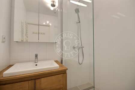 Bathroom Furnished apartment - 54m²  - 2 bedrooms - Montmartre / Place des Abbesses - Paris