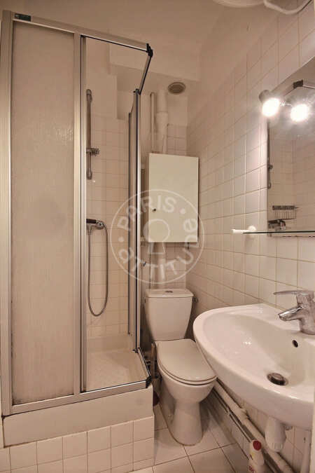 Salle de bain Studio meublé - 16m²  - Convention - Paris