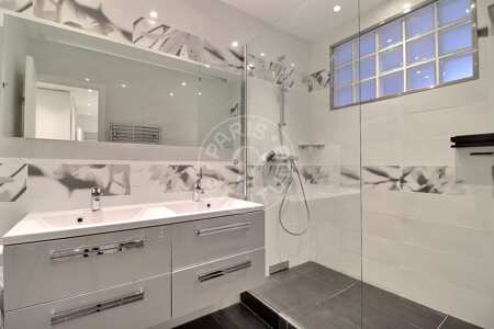 Salle de bain Appartement meublé - 82m²  - 2 chambres - Neuilly-sur-Seine