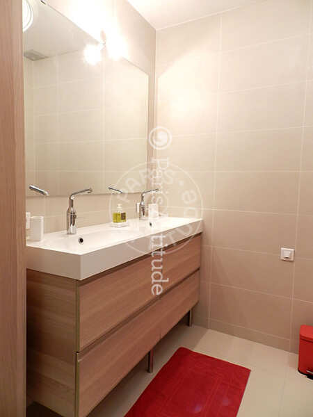 Salle de bain Appartement meublé - 85m²  - 2 chambres - Miromesnil - Paris