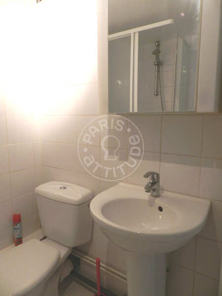 Salle de bain Studio meublé - 29m² - Notre-Dame de Lorette - Paris