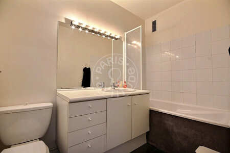 Salle de bain Studio meublé - 24m²  - Neuilly-sur-Seine