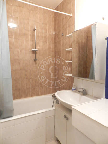 Casa de banho Apartamento mobilado - 29m²  - 1 quarto - Belleville - Paris