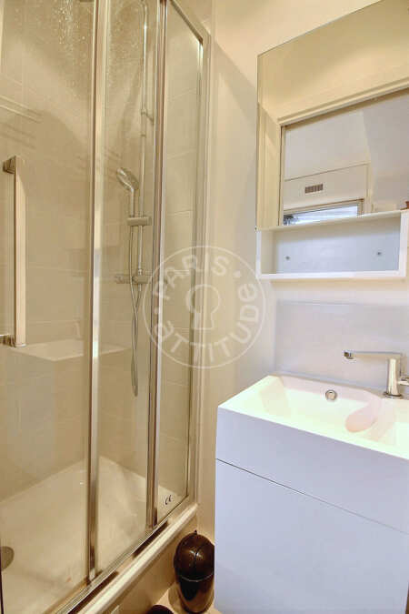 Salle de bain Appartement meublé - 36m²  - 1 chambre - Porte de Saint-Cloud - Paris