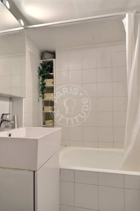 Salle de bain Studio meublé - 21m²  - Centre George Pompidou - Paris