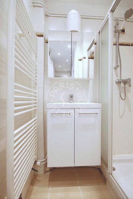 Salle de bain Appartement meublé - 32m² - 1 chambre - Trocadéro - Paris