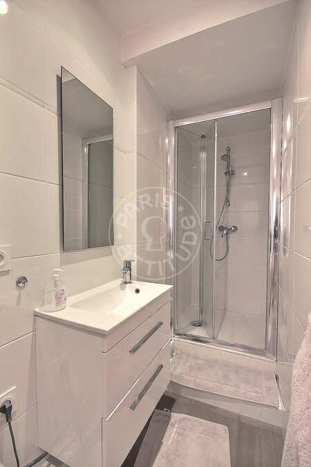 Salle de bain Appartement meublé - 30m²  - 1 chambre - Gambetta - Paris