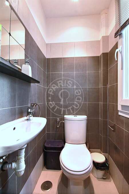 Toilet Furnished apartment - 30m²  - 1 bedroom - Auteuil - Paris