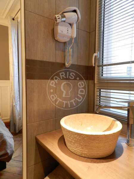 Salle de bain Appartement meublé - 30m²  - 1 chambre - Jules Joffrin - Mairie du 18ème - Paris