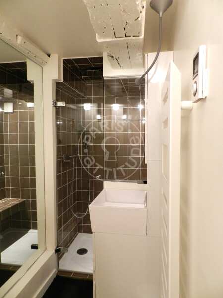 Bathroom Furnished duplex - 50m²  - 2 bedrooms - Musée Picasso - Paris