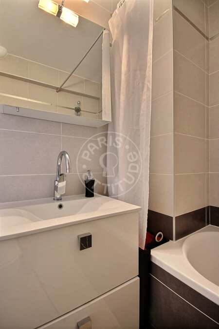 Bathroom Furnished apartment - 40m²  - 1 bedroom - Père Lachaise - Paris