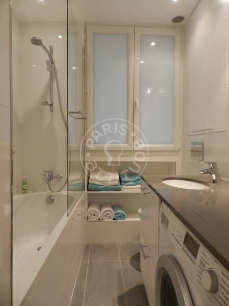 Salle de bain Appartement meublé - 30m²  - 1 chambre - Saint Placide - Paris