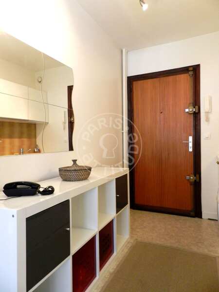 Entrée Studio meublé - 30m²  - Gare de l'Est / Gare du Nord - Paris