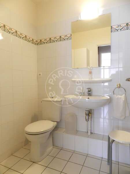 Salle de bain Studio meublé - 30m²  - Gare de l'Est / Gare du Nord - Paris