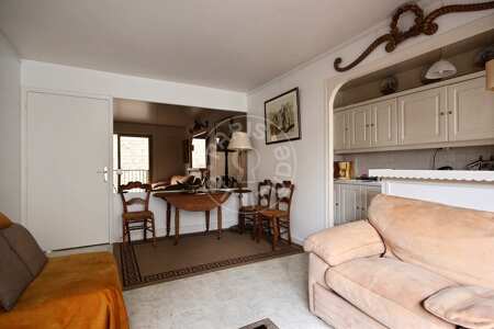 Living room Furnished apartment - 48m²  - 1 bedroom - Moulin Rouge / Pigalle - Paris
