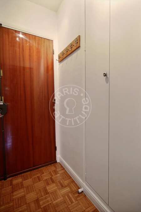 Entrance Furnished studio - 26m²  - Faubourg Saint-Martin - Paris