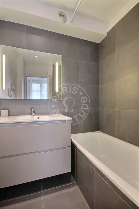 Bathroom Furnished apartment - 45m²  - 1 bedroom - Montorgueil - Paris