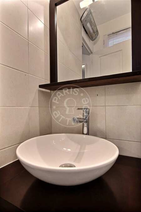 Salle de bain Studio meublé - 16m²  - Tour Eiffel - Paris