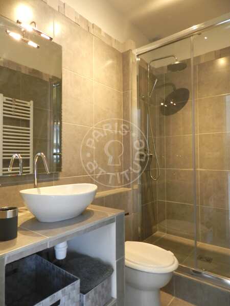 Bathroom Furnished apartment - 30m²  - 1 bedroom - La Muette / Bois de Boulogne - Paris