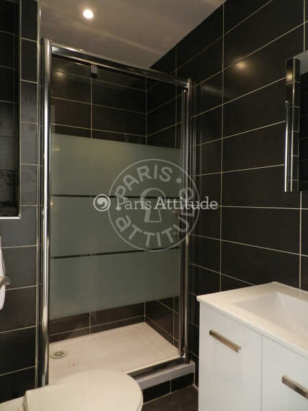 Salle de bain Studio meublé - 14m²  - Tour Eiffel - Paris