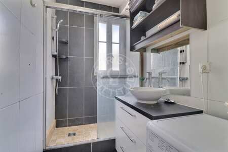 Bathroom Furnished apartment - 42m²  - 1 bedroom - Convention - Paris