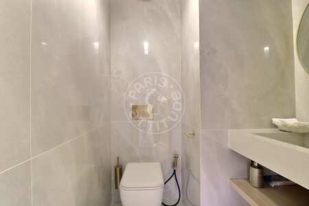 Toilettes Appartement meublé - 119m²  - 3 chambres - Pasteur - Paris